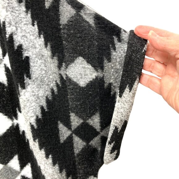 American Eagle Open Cardigan Wrap, Size Medium, Southwestern Aztec‎ Geometric - Picture 3 of 11